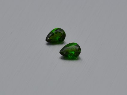 Chrom diopsid přírodní hruška 4.6x7.0 mm fasetovaný
