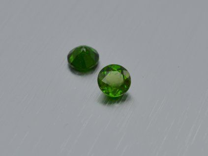 Chrome diopside naturel rond 6 mm facetté