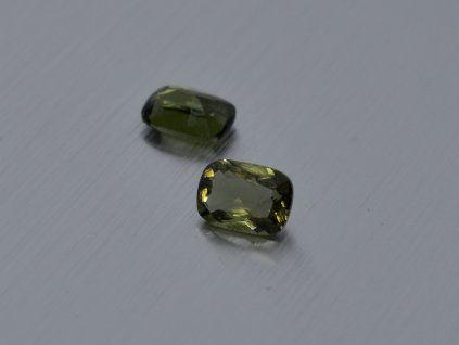 Moldavite naturelle cushion 5x7 mm facettée  paire