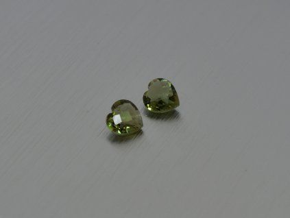 Moldavite naturelle cœur 5.1x5.2 mm facettée