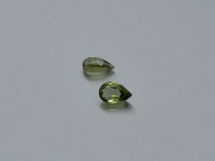 Moldavit přírodní hruška 4.0x6.1 mm fasetovaný pár