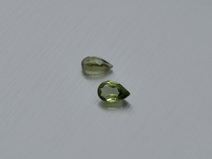 Moldavite naturelle poire 4x6 mm facettée