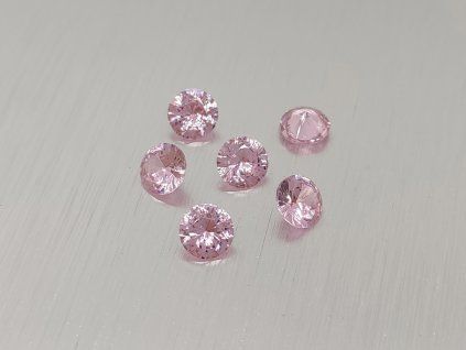 Verre synthétique rond  4-6 mm couleur rose facetté