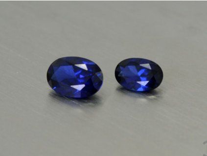 Saphir synthétique ovale 3x5-5x7 mm bleu