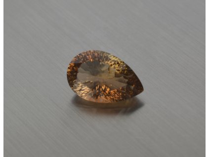 Topaz imperiál přírodní hruška 19.8x12.9 mm fasetovaný