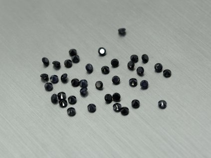 Safír přírodní kulatý 1.75 mm fasetovaný černý