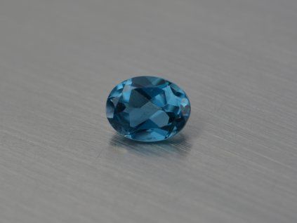 Topaze naturelle ovale 6.9x9.0 mm london blue facettée