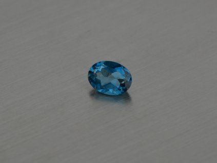 Topaze naturelle ovale 6x8 mm london blue facettée