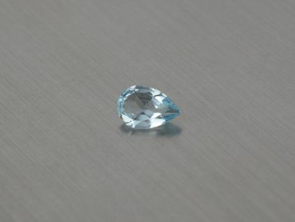 Topaze naturelle poire 6x9 mm facettée sky blue
