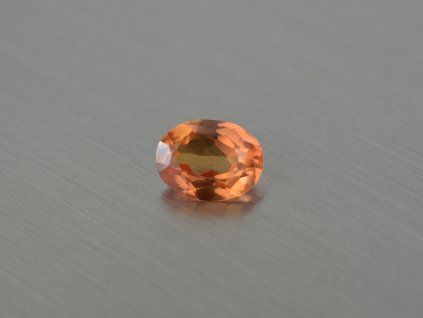 Corindon synthétique padparadscha ovale 6x8 mm