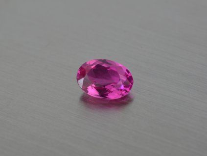 Rubis synthétique ovale 7x11 mm rose facetté