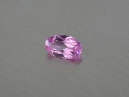 Rubis synthétique ovale 8x13 mm rose facetté