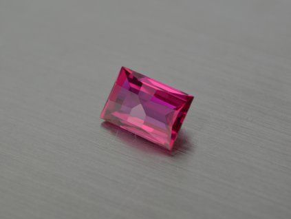 Rubis synthétique rectangle 8x12 mm rouge-rose facetté