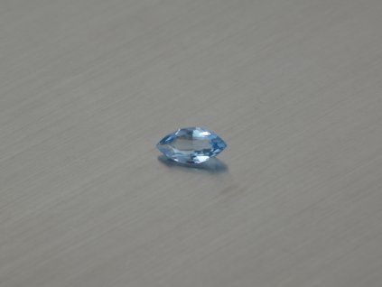 Spinelle synthétique marquise 5x10 mm couleur sky blue Topaze