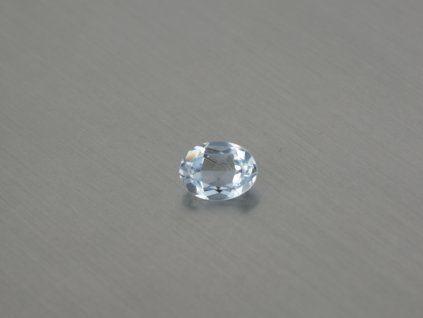 Spinelle synthétique ovale 6x8 mm couleur sky blue Topaze