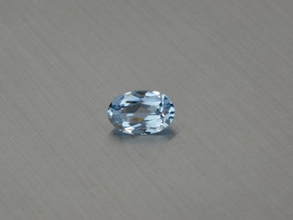 Spinelle synthétique ovale 7x11 mm couleur sky blue Topaze