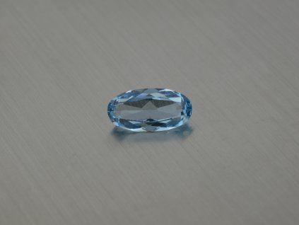 Spinelle synthétique ovale 8x16 mm couleur sky blue Topaze