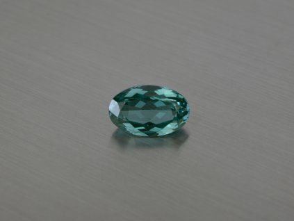 Spinelle synthétique ovale 10x16 mm vert et bleu changeant de couleur