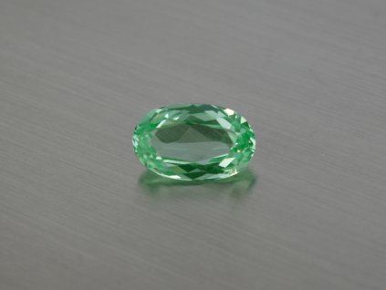 Spinelle synthétique ovale 10x16 mm couleur vert menthe
