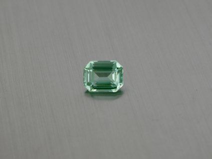 Spinelle synthétique octogone 7x9 mm couleur vert menthe