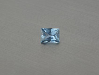Spinelle synthétique rectangle 6x8 mm couleur swiss blue Topaze