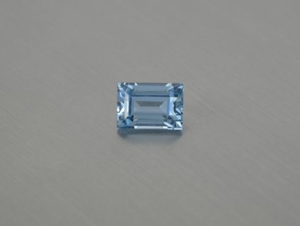 Spinel syntetický obdélník 7x10 mm modrá barva sky topazu