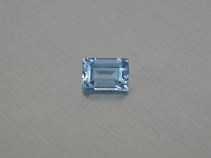 Spinelle synthétique rectangle 7x10 mm couleur sky blue Topaze