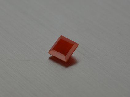 Cornaline naturelle carré 6x6 mm facettée
