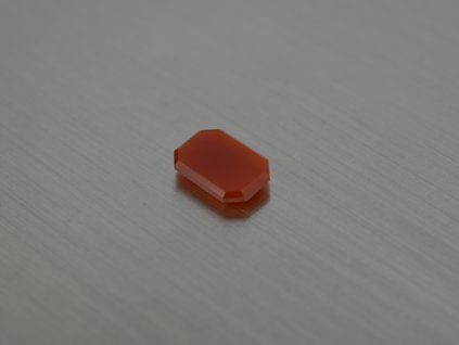 Cornaline naturelle octogone 7x10 mm cabochon plate