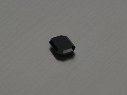 Onyx naturel octogone 7x10 mm  cabochon plat noir