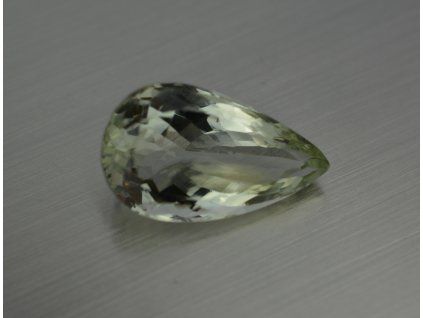 Améthyste naturelle poire 14.6x25.2 mm facettée verte