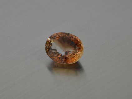 Topaze impériale naturelle ovale 14.8x11.9 mm facettée