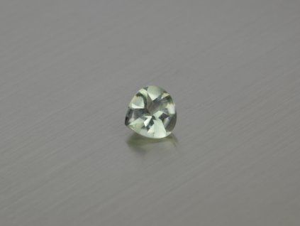 Améthyste naturelle poire 10.0x10.0 mm facettée verte