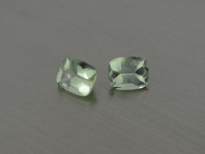 Améthyste naturelle cushion 8.1x10.0 mm facettée verte paire