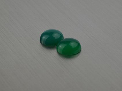 Calcédoine naturelle ovale 8x11 mm cabochon verte