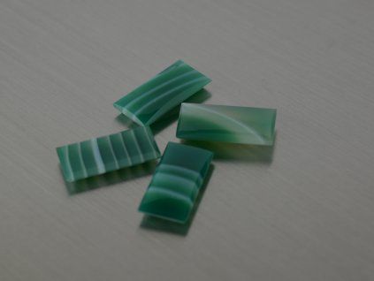 Agate naturelle rectangle 8x16 mm cabochon verte