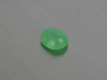 Chryzopras přírodní ovál 6.4x7.8 mm kabošon zelený