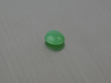 Chrysoprase naturelle ovale 7.2x9.0 mm cabochon verte