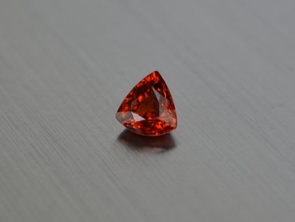 Spessartin granát přírodní trilion 6.4x6.0x3.6 mm fasetovaný