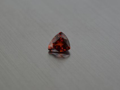 Grenat Spessartite naturel trillion 6.3x5.4x3.9 mm facettée