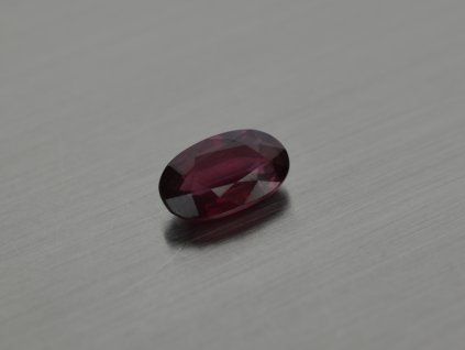 Grenat naturel ovale 6.6x11.1 mm facetté