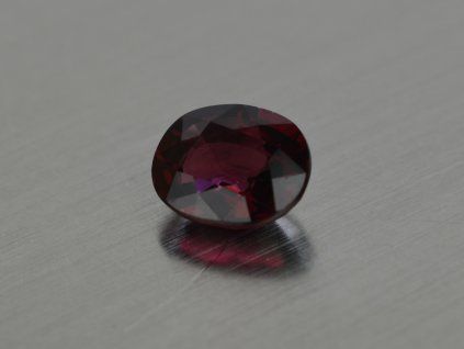 Granat naturalny owal 6.3x7.7 mm fasetowany