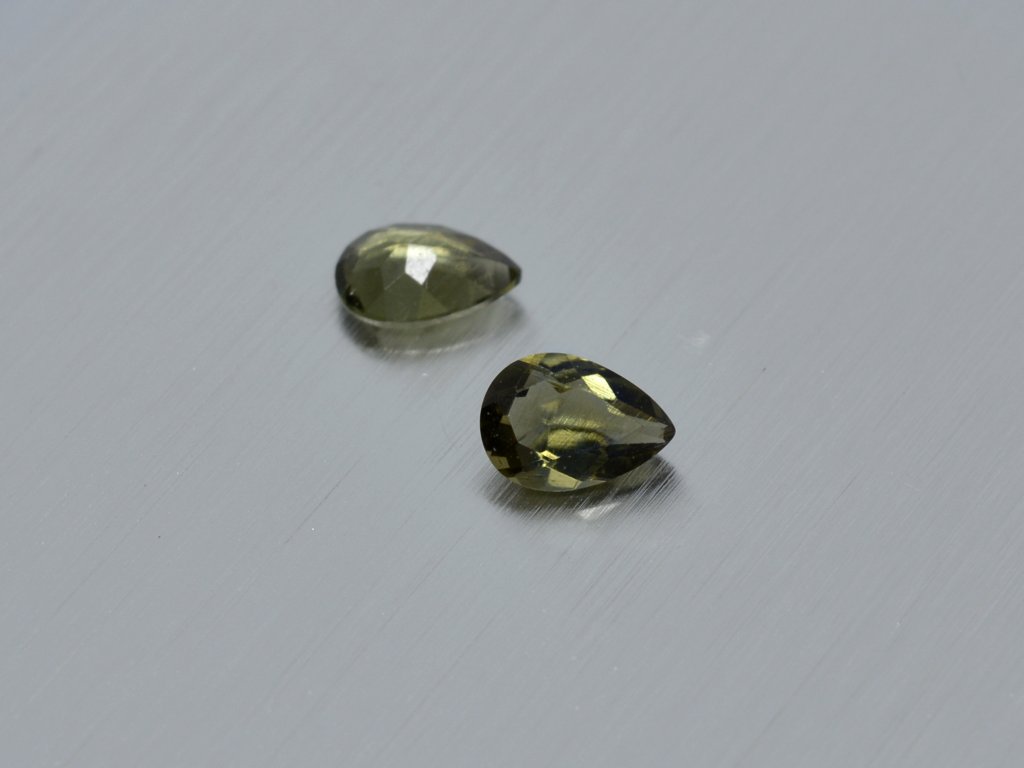 Moldavite naturlicher Birne 5.2x7.2 mm facettiert Paar