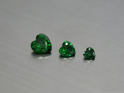 10524 kubischer zirkon herz 3 10 mm grun farbe smaragd