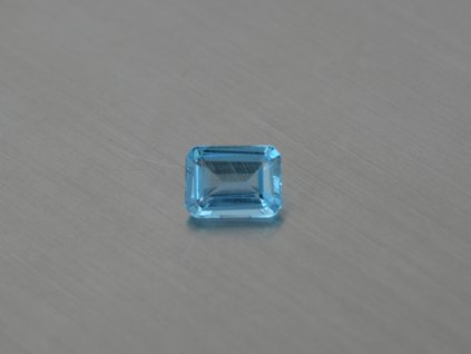 Topas naturlicher octagon 6.1x8.1 mm  swiss blau facettiert