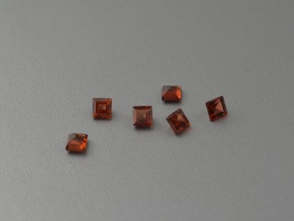 Granat  naturlicher quadratisch 3.0x3.0 mm pyrop facettiert