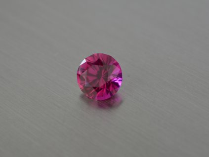 Ruby synthetischer  rund 1.5-9 mm rot und rosa facettiert