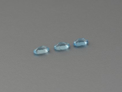 Topas naturlicher oval 3.0x5.0 mm swiss blau facettiert