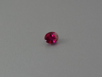 Ruby naturlicher oval 3.6x4.5 mm facettiert