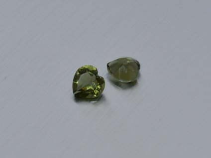 Moldavite naturlicher herz 6.2x6.3 mm facettiert  Paar